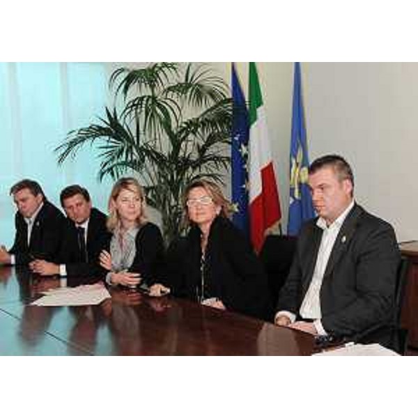 Federica Seganti (Assessore regionale Attività produttive) alla conferenza stampa di presentazione del convegno internazionale "Opportunità e minacce per i vini bianchi d'eccellenza" in programma a Gorizia e Cormons, 11 e 12 novembre. (Udine 02/11/11)