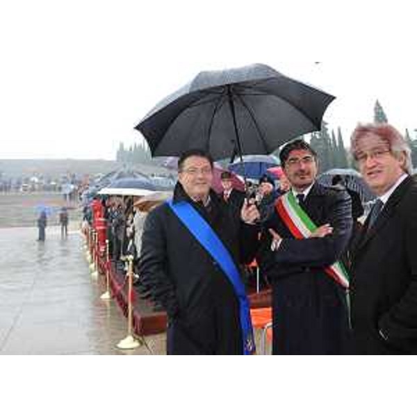Enrico Gherghetta (Presidente Provincia Gorizia), Antonio Calligaris (Sindaco Fogliano Redipuglia) e Renzo Tondo (Presidente Friuli Venezia Giulia) al Sacrario per la Festa dell'Unità nazionale e delle Forze armate. (Redipuglia 04/11/11)
