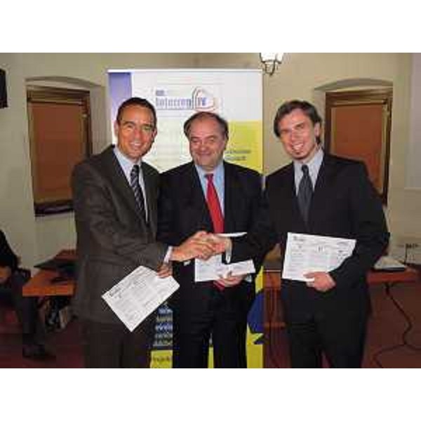 Uwe Scheuch (Vicepresidente e assessore Istruzione Carinzia), Roberto Molinaro (Assessore Istruzione e Ricerca Friuli Venezia Giulia) e Roman Gruden (Direttore generale Ministero Istruzione Slovenia) in occasione dell'accordo per il sostegno della formazione trilingue e trilaterale attraverso la costituzione di una classe scolastica trilingue. (Malborghetto 04/11/11)