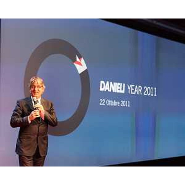 Renzo Tondo (Presidente Friuli Venezia Giulia) interviene alla presentazione dei risultati economici e tecnologici dell'esercizio 2010-2011 e delle previsioni alle Officine Danieli. (Buttrio 22/10/11)