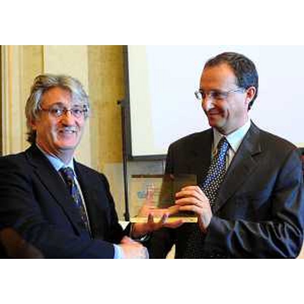 Renzo Tondo (Presidente Friuli Venezia Giulia) consegna il premio Grande Ippocrate a Paolo Gasparini (Primario Genetica IRCCS Burlo Garofolo), nel palazzo della Presidenza della Regione. (Trieste 08/11/11)