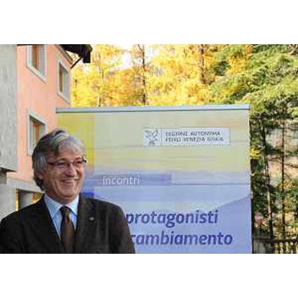 Renzo Tondo (Presidente Friuli Venezia Giulia) presso il CeSFAM, sede scelta per l'incontro "da protagonisti nel cambiamento". (Paluzza 09/11/11)