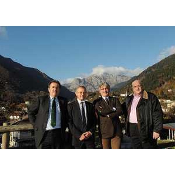 Mario Pezzetta (Presidente ANCI FVG e Sindaco Tavagnacco), Andrea Garlatti (Assessore regionale Funzione pubblica, Autonomie locali e Coordinamento Riforme), Renzo Tondo (Presidente Friuli Venezia Giulia) e Alessio Belgrado (Presidente UNCEM FVG e Sindaco Maniago). (Paluzza 09/11/11)