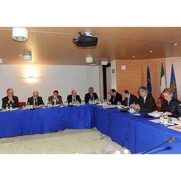 Renzo Tondo (Presidente Friuli Venezia Giulia) interviene al tavolo dell'incontro "da protagonisti nel cambiamento". (Paluzza 09/11/11)