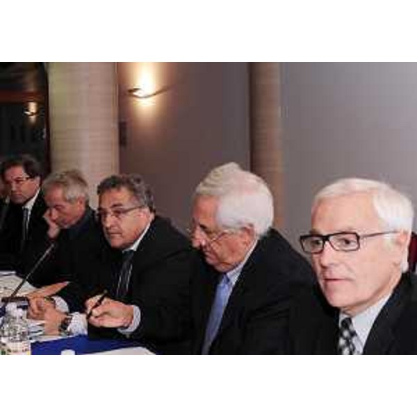 Edi snaidero (Presidente Friulia), Bruno Tellia (Presidente FRIE), Giuseppe Graffi Brunoro (Commissione regionale ABI), Dario Barnaba (Segretario commissione ABI) e Massimo Paniccia (Presidente Mediocredito FVG) all'incontro "da protagonisti nel cambiamento". (Paluzza 09/11/11)