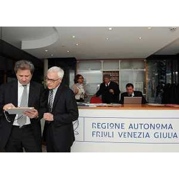 Edi snaidero (Presidente Friulia) e Massimo Paniccia (Presidente Mediocredito FVG) all'incontro "da protagonisti nel cambiamento". (Paluzza 09/11/11)
