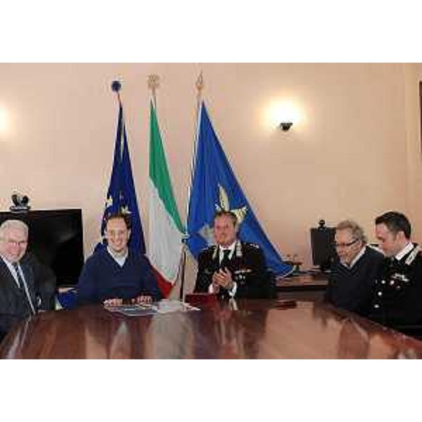 Luca Ciriani (Assessore regionale Ambiente) al tavolo per la firma della convenzione tra Regione Friuli Venezia Giulia, ARPA- Agenzia Regionale Protezione Ambiente e NOE-Nucleo Operativo Ecologico dei Carabinieri. (Pordenone 11/11/2011)