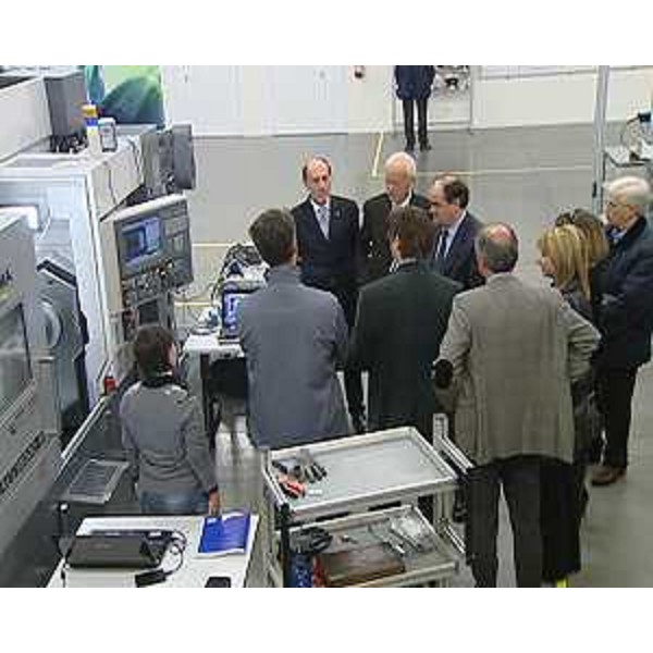 Benito Zollia (Presidente Keymec) accompagna Roberto Molinaro (Assessore regionale Ricerca) nella visita alla Keymec, centro di innovazione, ricerca e formazione per la meccanica nella Zona Industriale "Ponterosso" (ZIPR). (San Vito al Tagliamento 11/11/11)