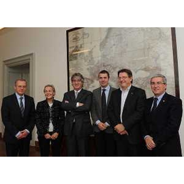 Andrea Garlatti (Assessore regionale Autonomie locali), Maria Teresa Bassa Poropat (Presidente Provincia TS), Renzo Tondo (Presidente Friuli Venezia Giulia), Alessandro Ciriani (Presidente Provincia PN), Enrico Gherghetta (Presidente Provincia GO) e Pietro Fontanini (Presidente Provincia UD) nella sede della Regione. (Trieste 11/11/11)