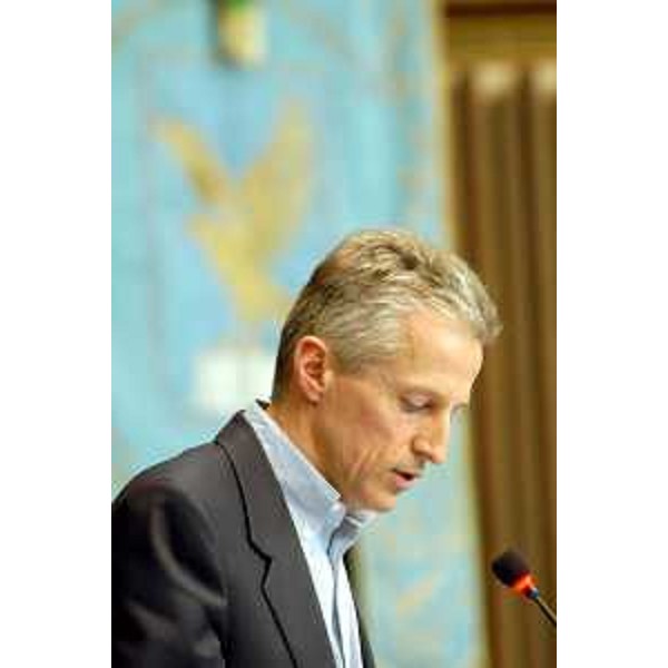 Riccardo Illy (Presidente Regione Friuli Venezia Giulia) in Consiglio al convegno sulle modifiche degli statuti speciali il 26/03/2004