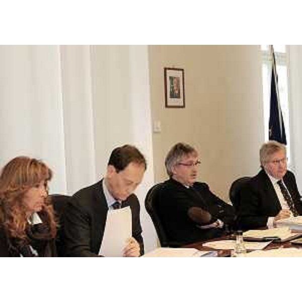 Michela Gasparutti (Capo segreteria Tondo), Luca Ciriani (Vicepresidente FVG e assessore regionale Ambiente, Energia, Politiche Montagna, delegato Protezione civile), Renzo Tondo (Presidente Friuli Venezia Giulia) e Daniele Bertuzzi (Segretario generale Regione FVG) durante la riunione della Giunta regionale. (Trieste 18/11/11)