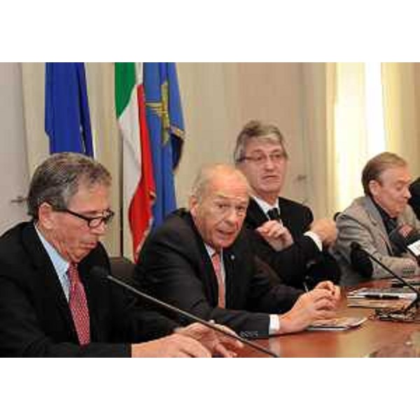 Franco Tommasini (Sindaco Gradisca), Ettore Romoli (Sindaco Gorizia), Renzo Tondo (Presidente Friuli Venezia Giulia) e Luciano Patat (Sindaco Cormons) alla presentazione di "Antica contea", progetto che unisce Gorizia, Gradisca e Cormons in un unico programma di sviluppo e promozione del territorio. (Trieste 18/11/11)