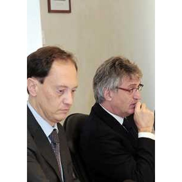 Luca Ciriani (Vicepresidente FVG e assessore regionale Ambiente, Energia, Politiche Montagna, delegato Protezione civile) e Renzo Tondo (Presidente Friuli Venezia Giulia) durante la riunione della Giunta regionale. (Trieste 18/11/11)
