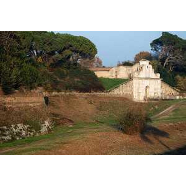 Falsa braga delle mura di Palmanova dopo dell'intervento di pulitura dei volontari della Protezione civile eseguito durante l'esercitazione "PalmaNOVA". (Palmanova 20/11/11)