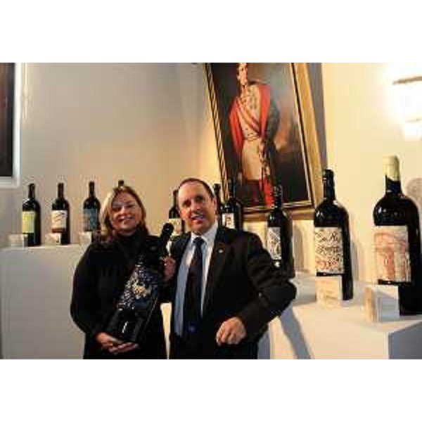 Elda Felluga (Presidente Movimento Turismo del Vino) e Claudio Violino (Assessore regionale Risorse rurali e agroalimentari) alla presentazione della "Guida Vini & Ristoranti del Friuli Venezia Giulia" de l'Espresso e del Calendario 2012 dedicato al Friulano realizzato dall'ERSA. (Villalta di Fagagna 25/11/11)