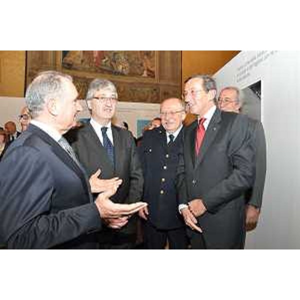 Angelo Compagnon (Deputato), Renzo Tondo (Presidente Friuli Venezia Giulia), Tiziano Tosi (Comandante Squadra aerea) e Gianfranco Fini (Presidente Camera Deputati) all'inaugurazione della mostra per i 50 anni delle Frecce Tricolori allestita a Montecitorio. (Roma 28/11/11)