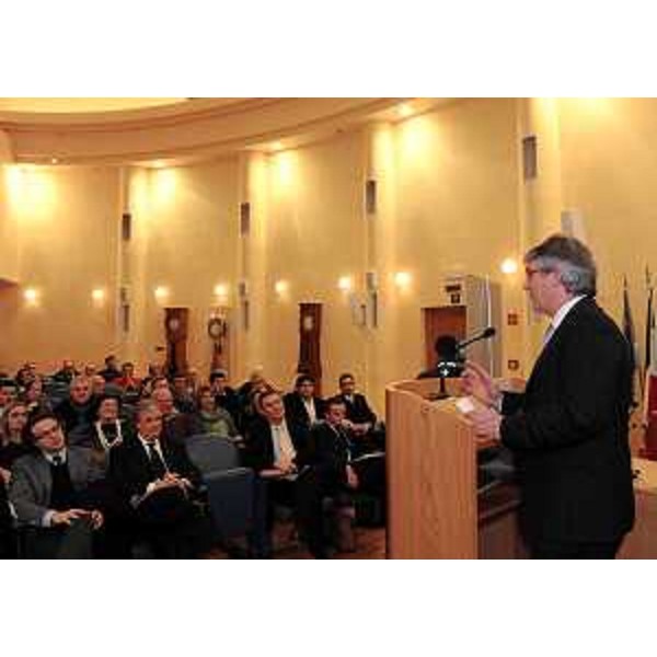 Renzo Tondo (Presidente Friuli Venezia Giulia) interviene all'assemblea pubblica della Confapi, Confederazione italiana della piccola e media impresa, della Destra Tagliamento. (Pordenone 29/11/11)