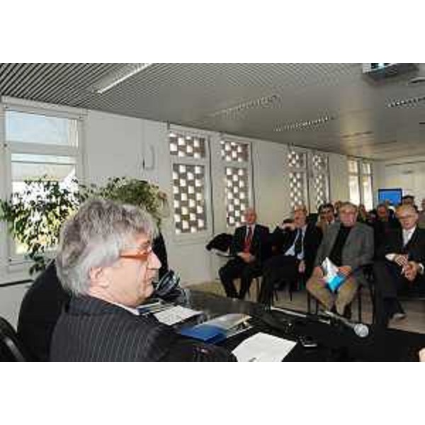 Renzo Tondo (Presidente Friuli Venezia Giulia) nel corso dell'incontro con i vertici dei dieci Consorzi ed Enti di sviluppo industriale ed EZIT-Ente Zona Industriale Trieste, nella sede di Friuli Innovazione. (Udine 30/11/11)