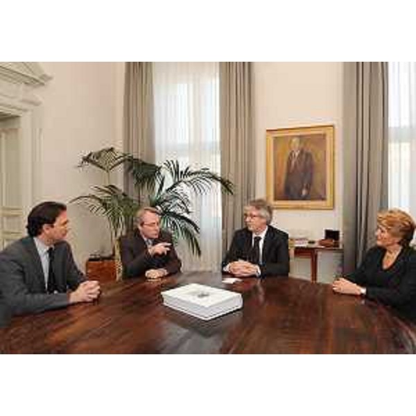 Jean Philippe Fabregas (Viceconsole generale di Francia a Milano), Joel Meyer (Console generale di Francia a Milano), Renzo Tondo (Presidente Friuli Venezia Giulia) e Christia Chiaruttini Leggeri (Console onorario di Francia a Trieste), nella sede della Regione. (Trieste 30/11/11)