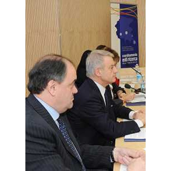 Roberto Molinaro (Assessore regionale Univerità e Ricerca) e Corrado Clini (Ministro Ambiente e Presidente Area Science Park) alla X conferenza annuale del Coordinamento regionale degli Enti di Ricerca, al Centro Congressi di Area Science Park. (Trieste 01/12/11)
