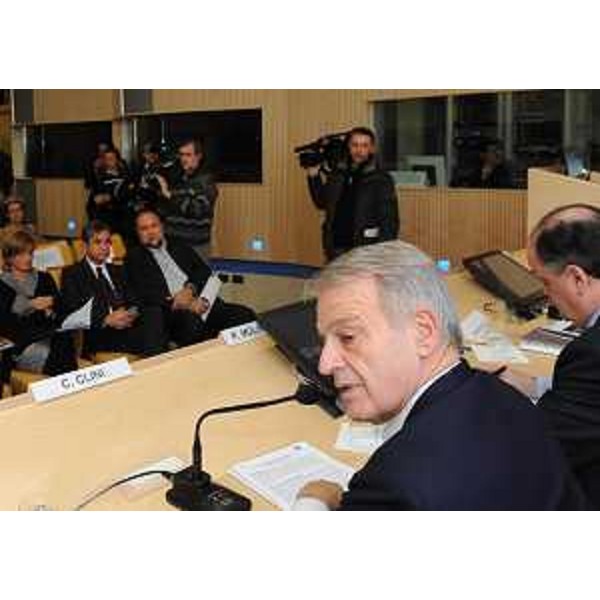 Corrado Clini (Ministro Ambiente e Presidente Area Science Park) e Roberto Molinaro (Assessore regionale Univerità e Ricerca) alla X conferenza annuale del Coordinamento regionale degli Enti di Ricerca, al Centro Congressi di Area Science Park. (Trieste 01/12/11)