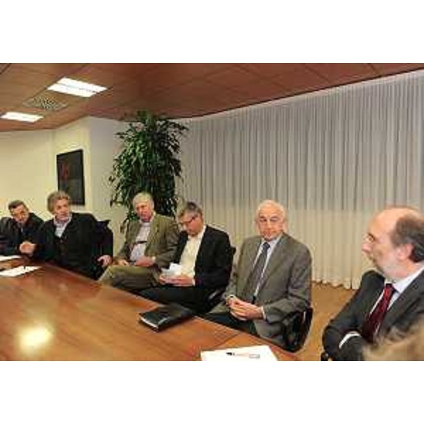 Riccardo Riccardi (Assessore regionale Infrastrutture, Mobilità, Pianificazione territoriale e Lavori pubblici) incontra i rappresentanti di ANCE-Associazione Nazionale Costruttori Edili, Gruppo Edili dell'API-Associazione Piccole e medie Industrie, Confartigianato e CNA sui temi principali del comparto edile. (Udine 01/12/11)