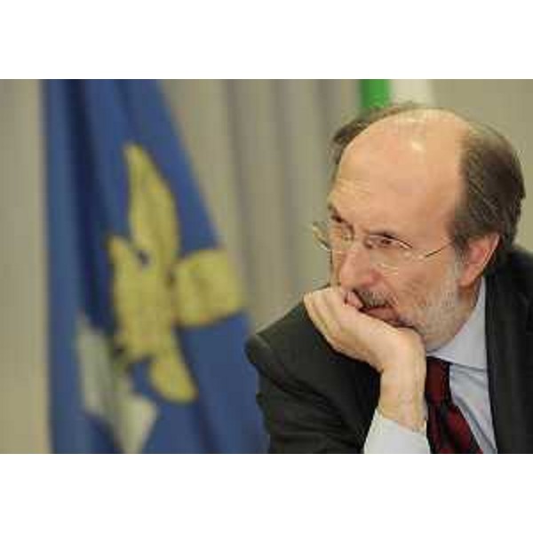 Riccardo Riccardi (Assessore regionale Infrastrutture, Mobilità, Pianificazione territoriale e Lavori pubblici) durante l'incontro con i rappresentanti di ANCE-Associazione Nazionale Costruttori Edili, Gruppo Edili dell'API-Associazione Piccole e medie Industrie, Confartigianato e CNA sui temi principali del comparto edile. (Udine 01/12/11)