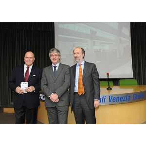 S.Dressi (Presidente Aeroporto FVG), R.Tondo (Presidente Friuli Venezia Giulia) e R.Riccardi (Assessore regionale Infrastrutture) alla celebrazione del 50° del primo volo commerciale operato dall'Aeroporto FVG e dell'intitolazione dello scalo a Pietro Savorgnan di Brazzà. (Ronchi dei Legionari 02/12/11)