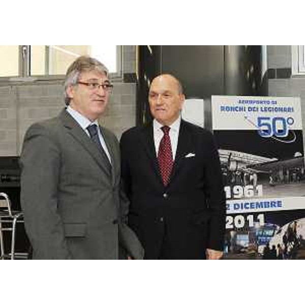 R.Tondo (Presidente Friuli Venezia Giulia) e S.Dressi (Presidente Aeroporto FVG) alla celebrazione del 50° del primo volo commerciale operato dall'Aeroporto FVG e dell'intitolazione dello scalo a Pietro Savorgnan di Brazzà. (Ronchi dei Legionari 02/12/11)