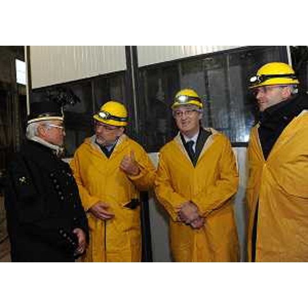 Un ex minatore, Sandro Colautti (Consigliere regionale), Renzo Tondo (Presidente Friuli Venezia Giulia) e Franco Baritussio (Consigliere regionale) all'inaugurazione della centralina idroelettrica nell'ex Miniera di Raibl. (Cave del Predil 03/12/11)