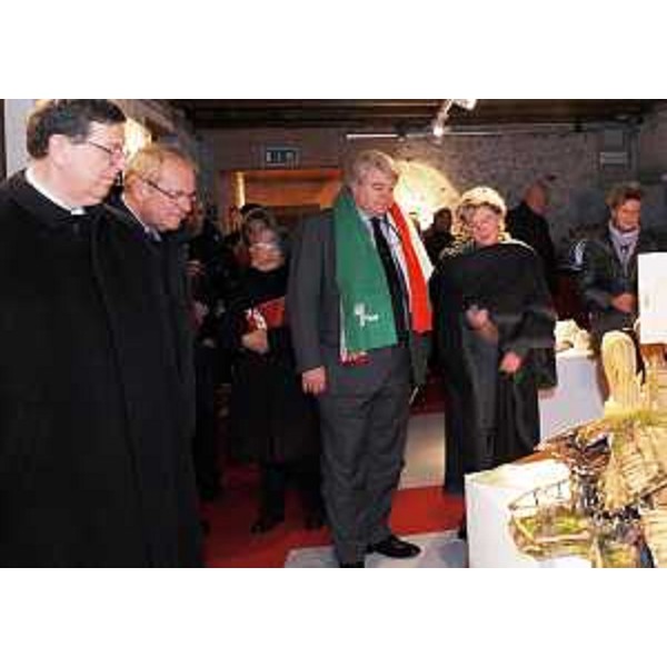 Elio De Anna (Assessore regionale Cultura) e Lucia Castellano (Curatrice mostra) all'inaugurazione della terza edizione di "Presepi in Villa e gli animali del bosco di San Francesco". (Villa Manin di Passariano 06/12/11)