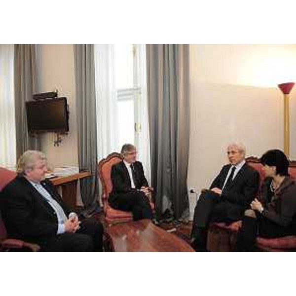 Renzo Tondo (Presidente Friuli Venezia Giulia) ed Elio De Anna (Assessore Relazioni internazionali FVG) accolgono Boris Tadic (Presidente Serbia) nella sede della Regione. (Trieste 12/12/11)