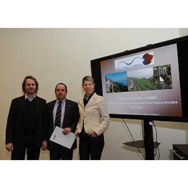 Franc Fabec (Presidente GAL Carso-LAS Kras) e gli assessori regionali Claudio Violino (Risorse rurali, agroalimentari e forestali) e Federica Seganti (Attività produttive) alla presentazione del Masterplan per lo sviluppo rurale del Carso Triestino 2012-2016. (Trieste 12/12/11)