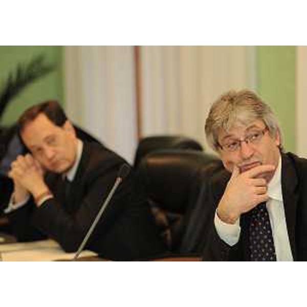 Luca Ciriani (Vicepresidente FVG e assessore regionale Ambiente, Energia e Politiche Montagna, delegato Protezione civile) e Renzo Tondo (Presidente Friuli Venezia Giulia) nel corso della riunione della Giunta regionale. (Trieste 12/12/11)
