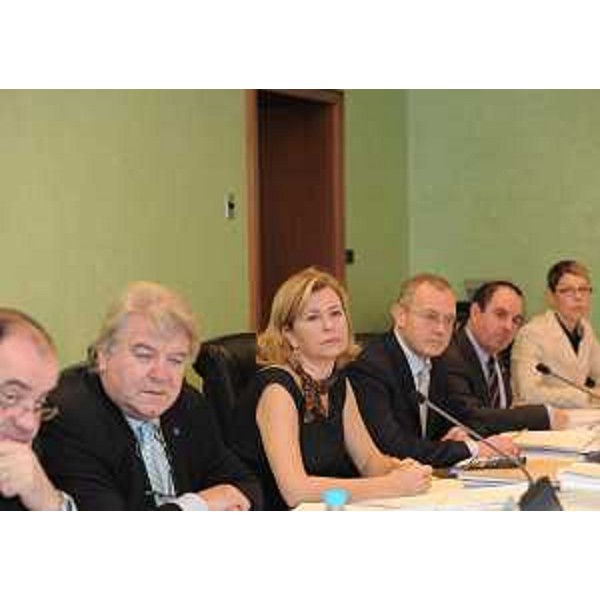 Gli assessori regionali R.Molinaro (Istruzione), E.De Anna (Cultura), S.Savino (Finanze), A.Garlatti (Funzione pubblica), C.Violino (Risorse rurali) e F.Seganti (Attività produttive) nel corso della riunione della Giunta regionale. (Trieste 12/12/11)
