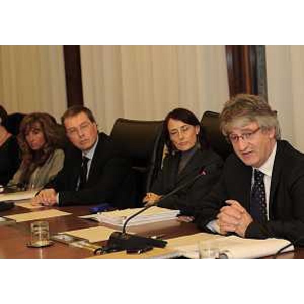 Renzo Tondo (Presidente Friuli Venezia Giulia) in III Commissione consiliare (Tutela salute, servizi sociali, alimentazione, immigrazione, corregionali estero, previdenza complementare e integrativa). (Trieste 12/12/11)