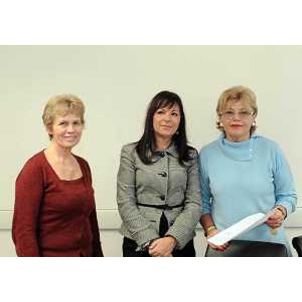 Anna Maria Mozzi (Vicepresidente Commissione regionale Pari Opportunità), Angela Brandi (Assessore regionale Lavoro e Pari Opportunità) e Santina Zannier (Presidente Commissione regionale Pari Opportunità) alla presentazione degli Enti locali vincitori dei progetti per il lavoro. (Trieste 13/12/11)