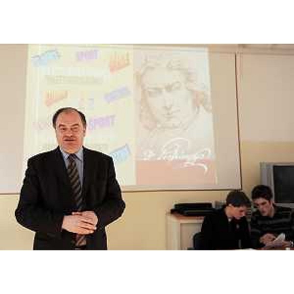 Roberto Molinaro (Assessore regionale Istruzione) ai festeggiamenti per la conclusione dei lavori di ristrutturazione dell'edificio scolastico del Liceo scientifico Preseren. (Trieste 13/12/11)