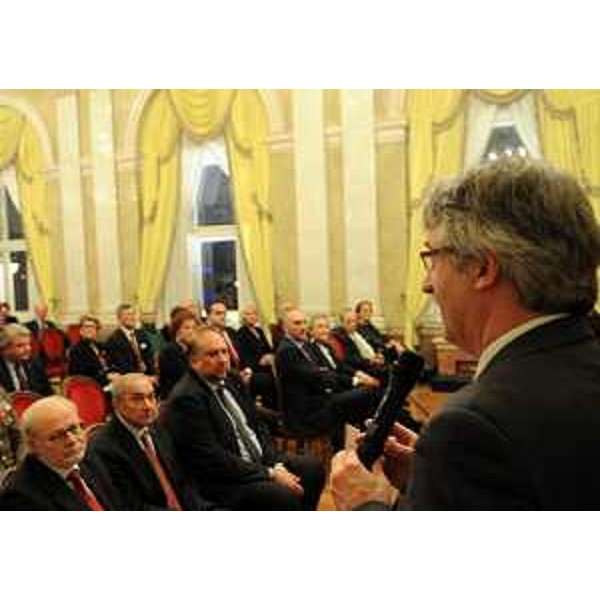 Renzo Tondo (Presidente Friuli Venezia Giulia), con i gruppi corali 'Le Pleiadi' e 'Cadmos', al tradizionale incontro di fine anno con il corpo consolare triestino e rappresentanti di istituzioni pubbliche, nella sede della Regione. (Trieste 14/12/11)