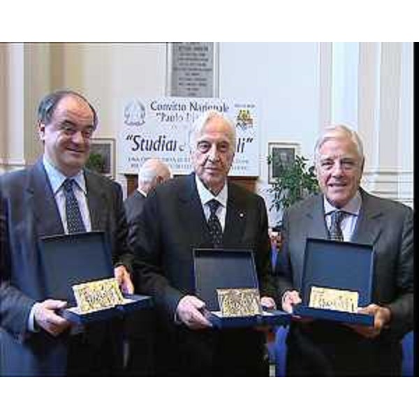Roberto Molinaro (Assessore regionale Istruzione), Mario Toros (Senatore) e Lorenzo Pelizzo (Presidente Banca di Cividale) ricevono il "Premio Paolo Diacono 2011". (Cividale del Friuli 17/12/11)