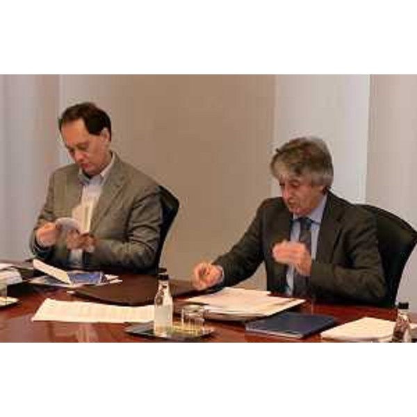 Luca Ciriani (Vicepresidente FVG e assessore regionale Ambiente, Energia e Politiche Montagna, delegato Protezione civile) e Renzo Tondo (Presidente Friuli Venezia Giulia) nel corso della riunione della Giunta regionale. (Trieste 22/12/11)