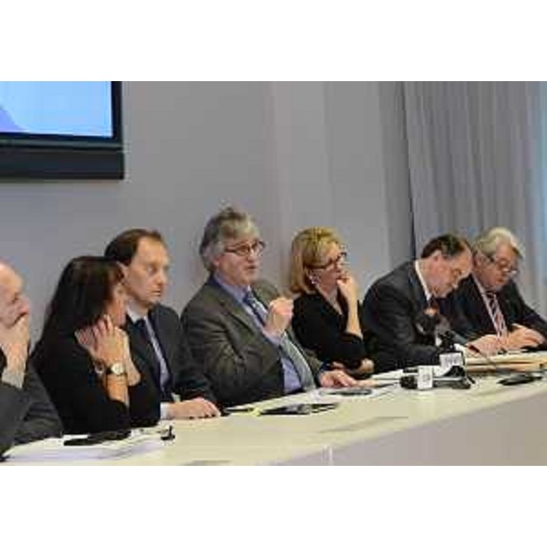 Renzo Tondo (Presidente Friuli Venezia Giulia), tra Luca Ciriani (Vicepresidente e assessore regionale Ambiente e Protezione civile) e altri assessori regionali, durante la conferenza stampa d'inizio anno. (Udine 05/01/12)