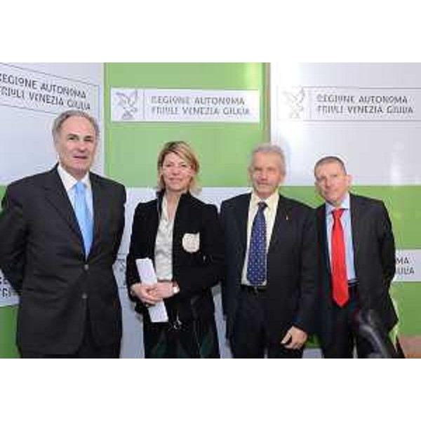 Casimiro Fornasiero (Vicepresidente FRIE), Federica Seganti (Assessore regionale Attività produttive), Bruno Tellia (Presidente FRIE) e Bruno Prete (Segreteria FRIE) alla presentazione delle attività del FRIE-Fondo di Rotazione per le Iniziative Economiche a favore delle imprese del FVG nel 2011. (Trieste 09/01/12)