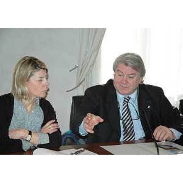 Gli assessori regionali Federica Seganti (Attività produttive) ed Elio De Anna (Sport) alla presentazione degli EGOR-European Golden Oldies Rugby 2012. (Trieste 10/01/12)