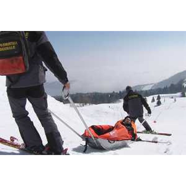 Forestali in soccorso ad un'infortunata