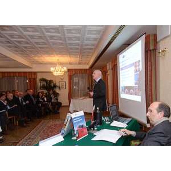 Riccardo Riccardi (Assessore regionale Infrastrutture e Mobilità) durante l'intervento di Erik Regter (Amministratore delegato Rail Cargo Austria) alla presentazione dei nuovi collegamenti su rotaia, verso Germania ed Ungheria, promossi dal Porto di Trieste con Rail Cargo Austria e TMT-Trieste Marine Terminal (Gruppo T.O. Delta). (Trieste 11/01/12)
