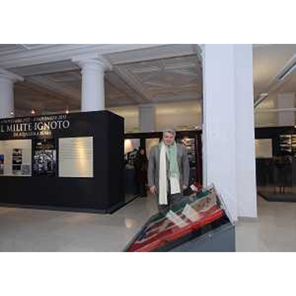Elio De Anna (Assessore regionale Cultura) alla vernice della mostra "Il Milite Ignoto", nel palazzo della Regione in piazza Unità d'Italia. (Trieste 13/01/12)