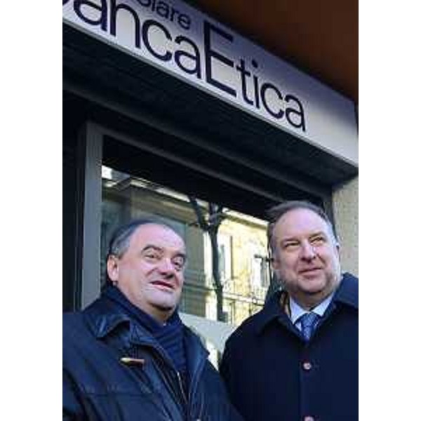 Roberto Molinaro (Assessore regionale Istruzione, Università, Ricerca, Famiglia, Associazionismo e Cooperazione) e Roberto Cosolini (Sindaco Trieste) all'inaugurazione della filiale di Banca popolare Etica. (Trieste 14/01/12)