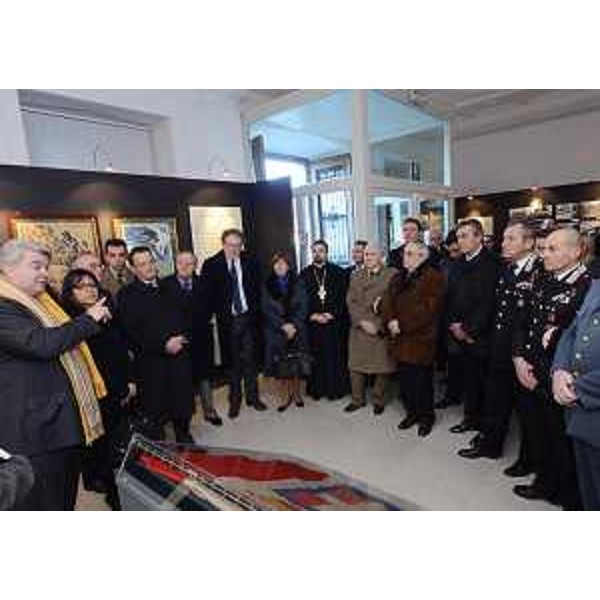 Gli assessori regionali Elio De Anna (Cultura) ed Angela Brandi (Lavoro) all'inaugurazione della mostra "Il Milite Ignoto", nella sede della Regione. (Trieste 14/01/12)