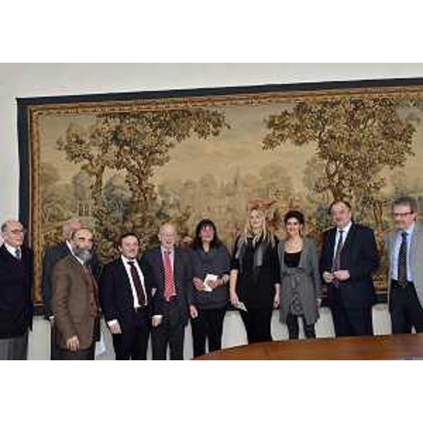 Roberto Molinaro (Assessore regionale Università e Ricerca) alla consegna dei premi istituiti dalla Consulta regionale Disabili per tesi di laurea sui diritti e sull'integrazione delle persone disabili, nella sede della Regione. (Trieste 16/01/12)